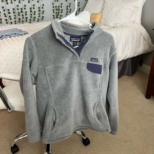 gray and navy patagonia pullover literally perfect condition